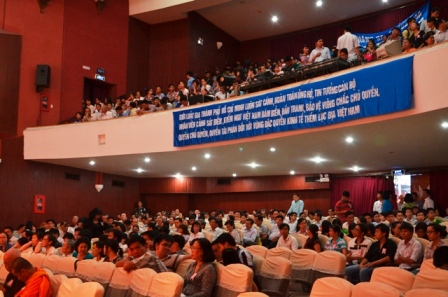 វៀតណាមបន្តប្រឆាំងជំទាស់ចិនបញ្ជូនស្ថានីយប្រេងដោយខុសច្បាប់នៅសមុទ្រខាងកើត